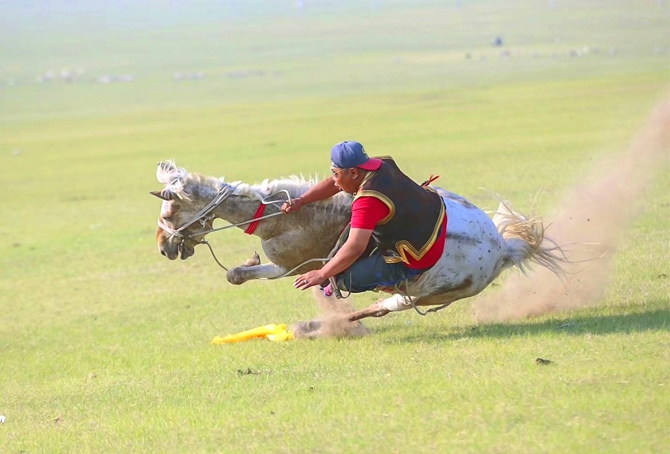 AC MILANSPORTS-草原骑马技能比拼，传承民族牧歌的运动盛事的简单介绍