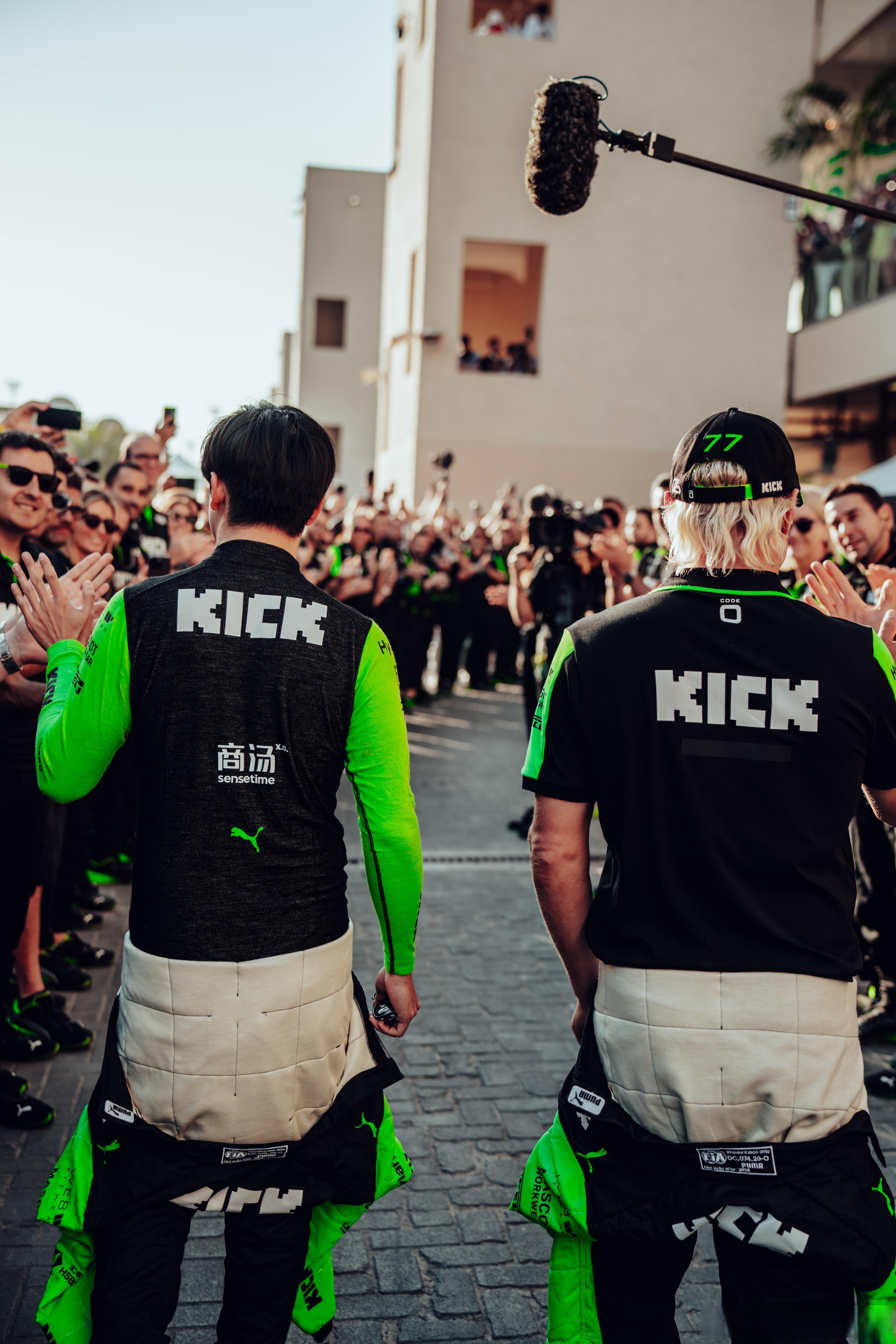 米兰体育网页版-社交媒体热议：谁是本赛季最耀眼的车手？的简单介绍