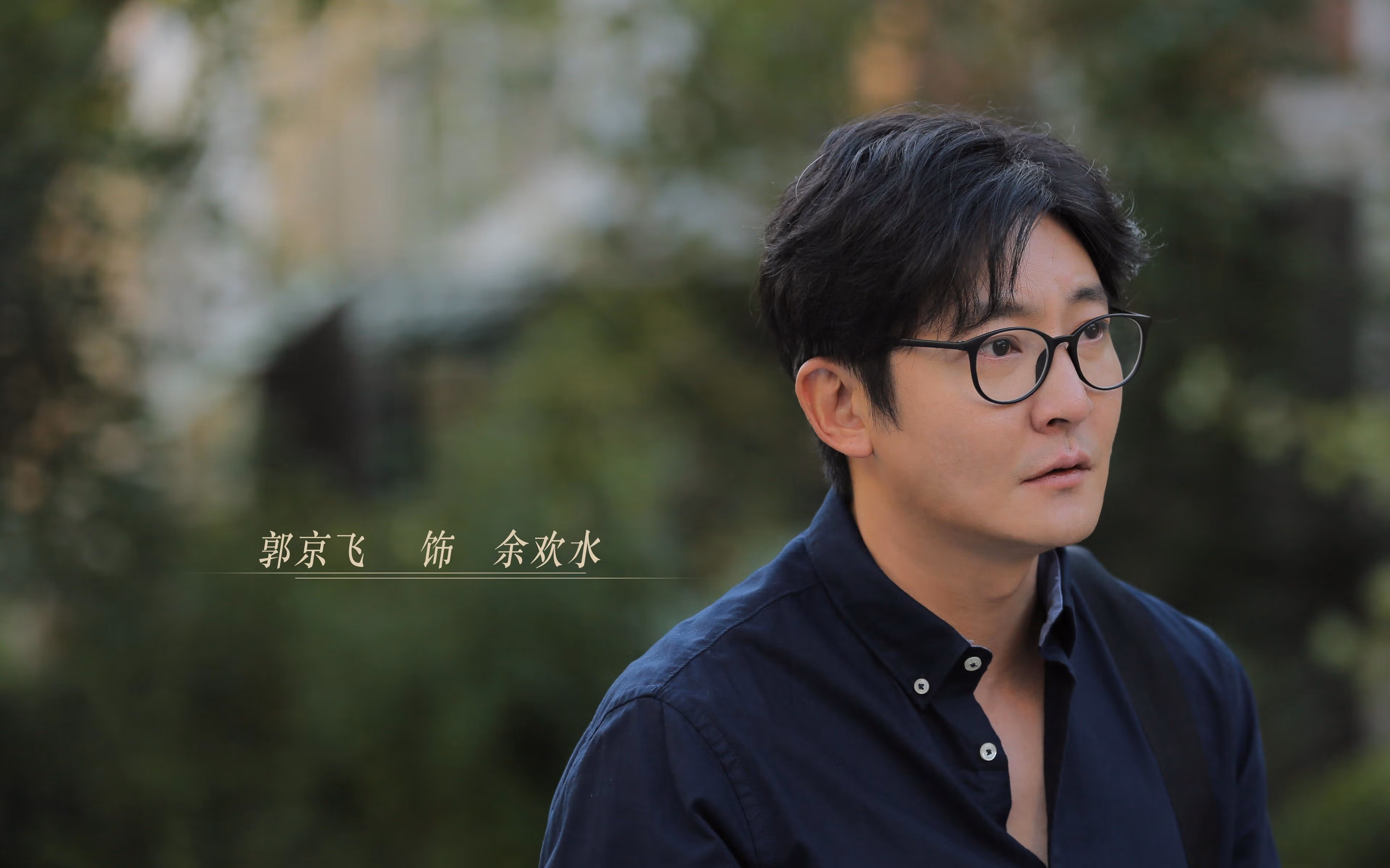 城市篮球夜场赛不断创新,吸引年轻群体热情参与,篮球场夜景图片真实