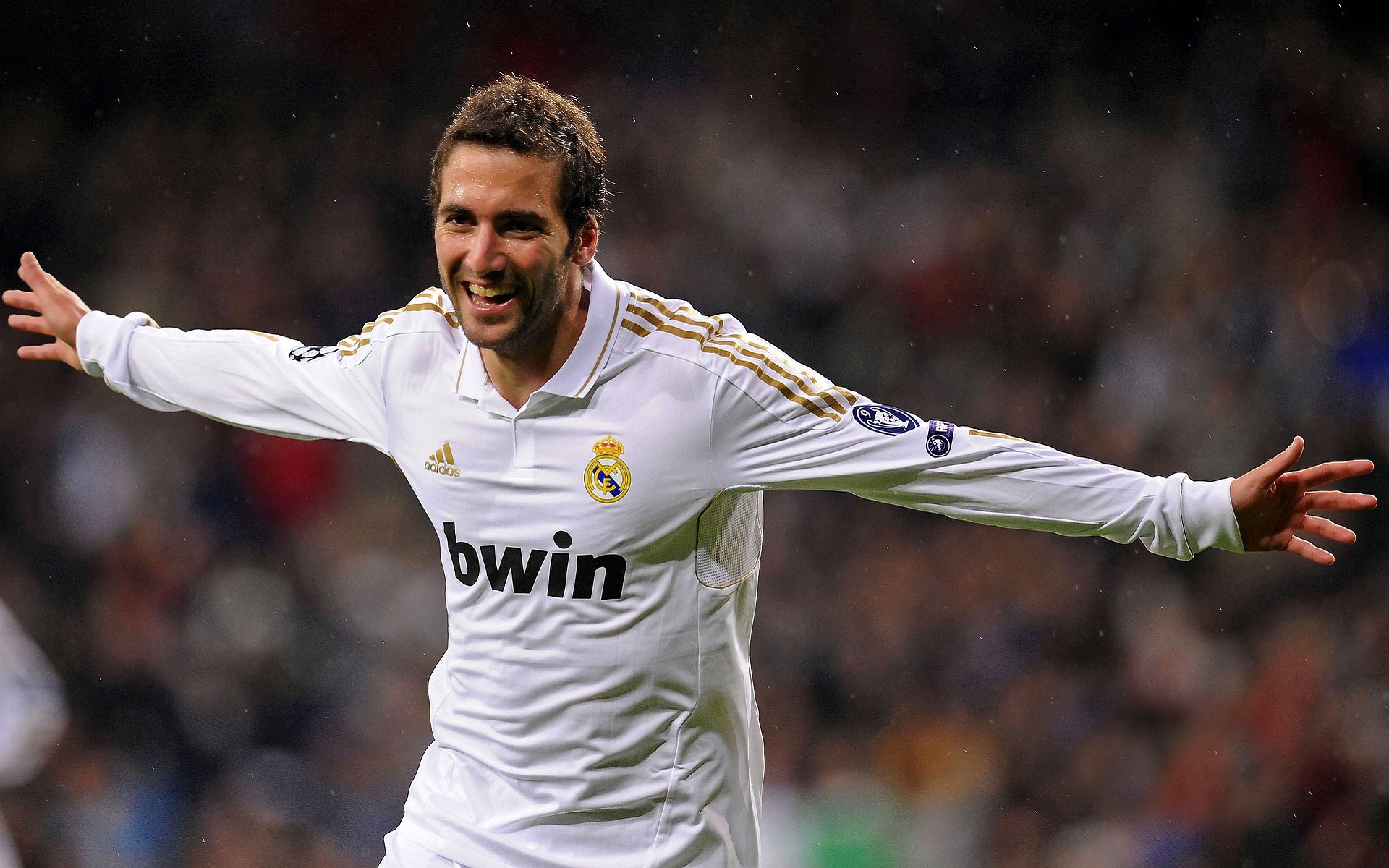 米兰体育-阿森纳新星大放异彩，撕裂对手后防，阿森纳新赛季名单